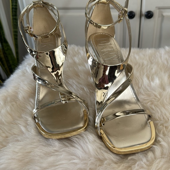 DKNY Women's Strappy Heeled Sandal size 7.5m - Picture 2 of 5